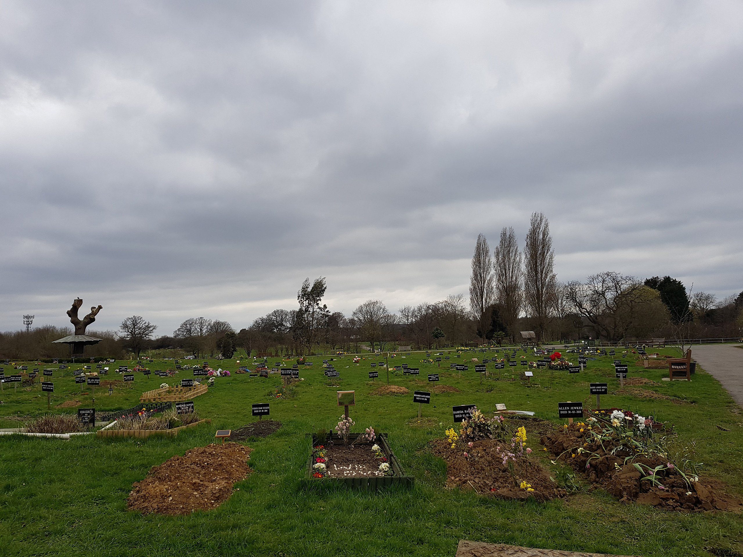 Carpenders Park Lawn Cemetery, Oxhey Lane, Carpenders Park, Watford, Hertfordshire WD19 5RI
